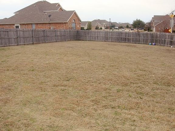 3rd image of 1501 Majestic Meadows Dr