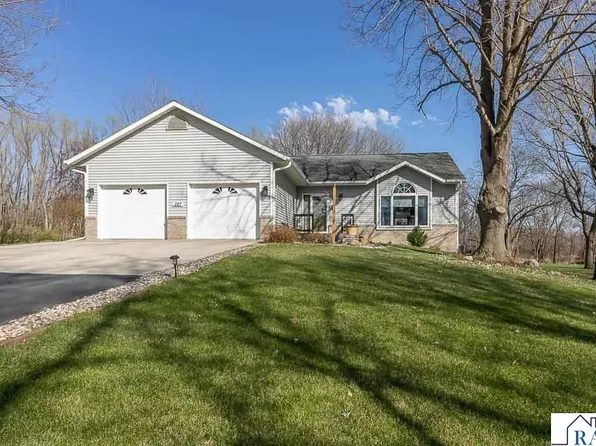 227 Shady Oak Dr, Courtland, MN 56021