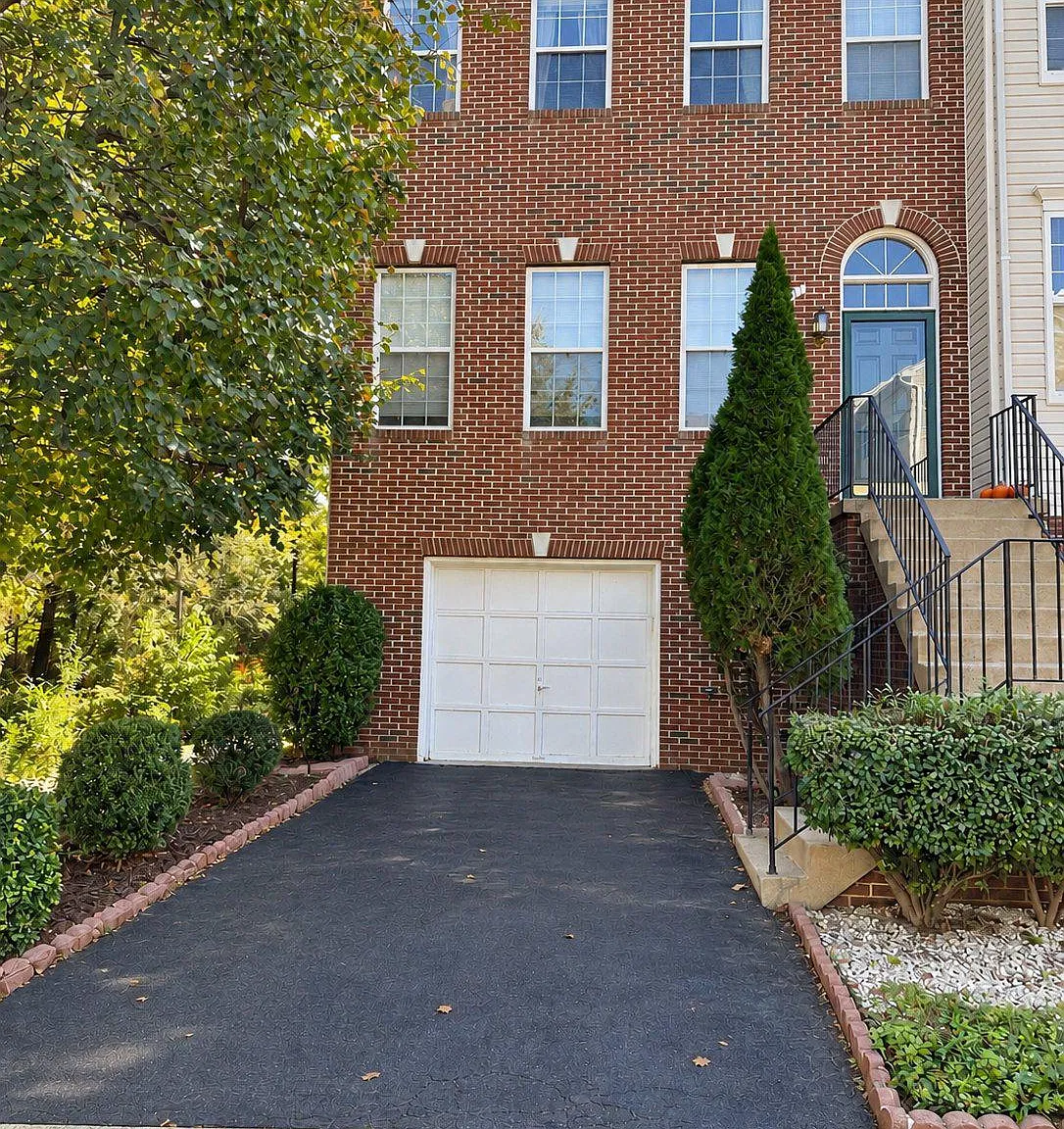 3 bed, 4.0 bath, 1976 sqft, $3,450 — Photo 1