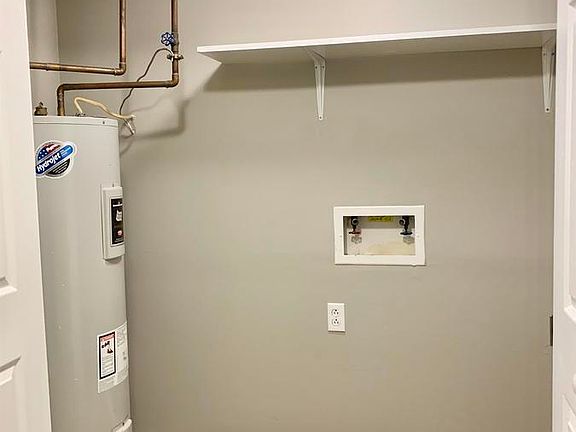 3rd image of 520 Hietts Ln APT E