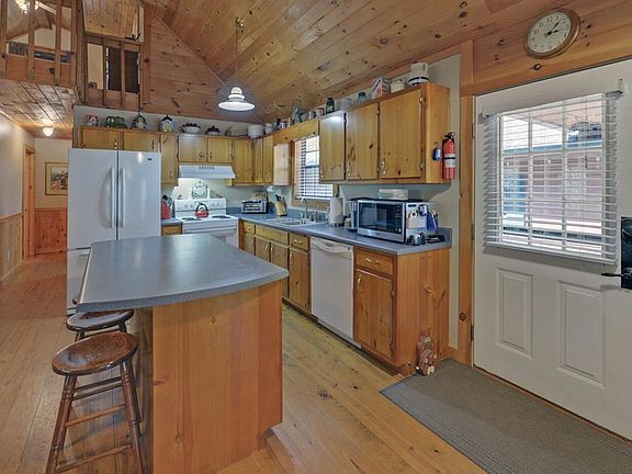 2nd image of 380 Bear Foot Dr