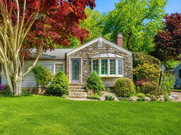 40 Simpson Cir, Agawam, MA 01001