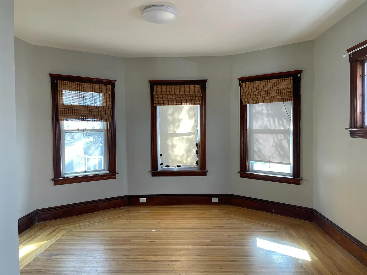 3 bed, 1.5 bath, 1150 sqft, $2,299 — Photo 3