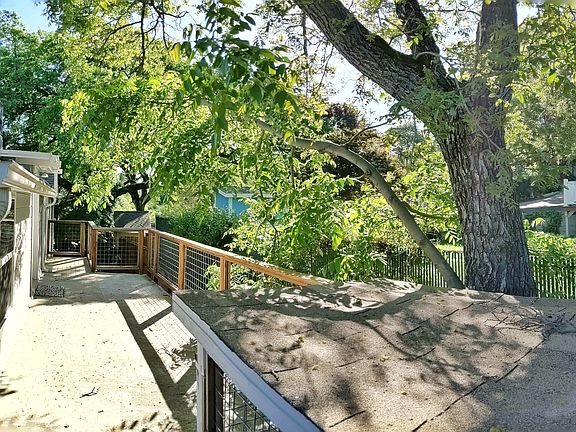 5th image of 243 Foresthill Ave