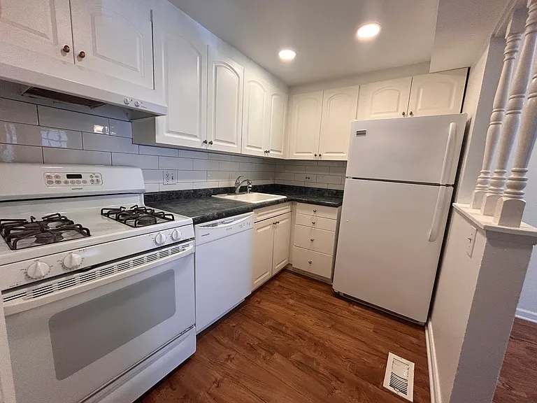 Cora Ave — Photo 5