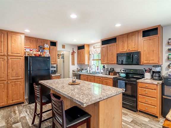 5th image of 30 SE Lupine Place
