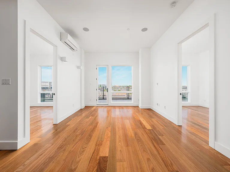 215 Freeman St #Penthouse 2 — Photo 1