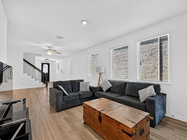 1678 Gracehill Way — Photo 2