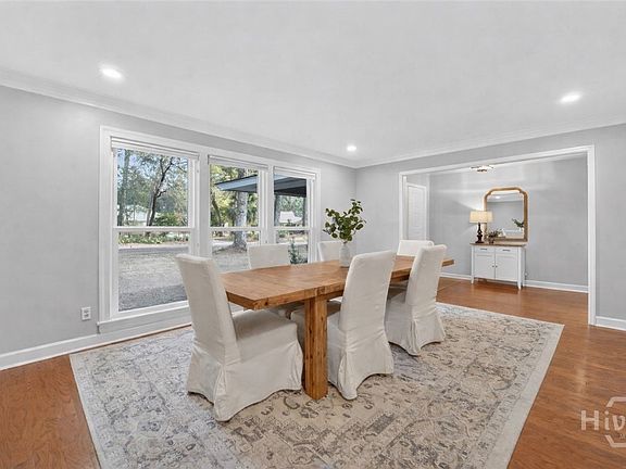 4th image of 105 Mercer Road