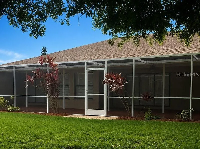 3 bed, 2.0 bath, 1820 sqft, $2,200 — Photo 2