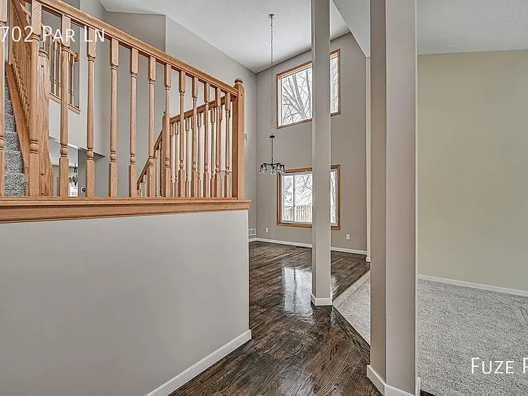 1702 Par Ln — Photo 3