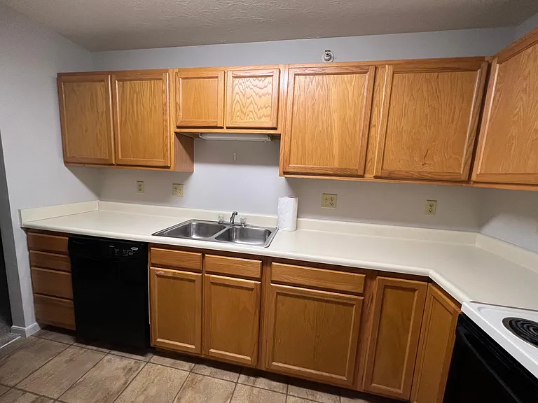 100 Northridge Dr #2 — Photo 3