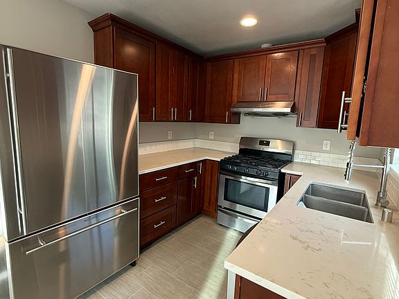 4th image of 12020 1st Ave S #B