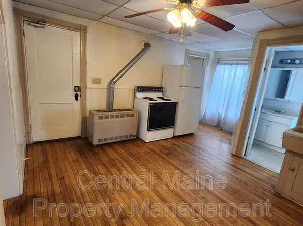 62 Howard St #4, Lewiston, ME 04240