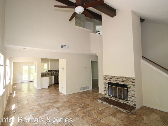 4th image of 2009 Newton Dr