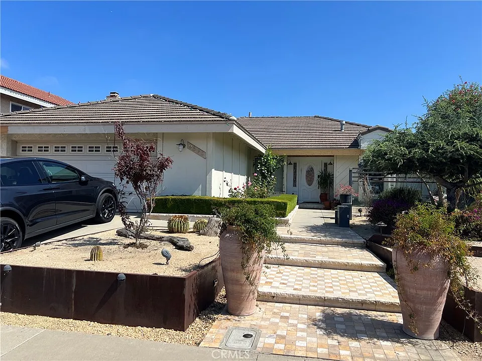 9899 Debiois Ave