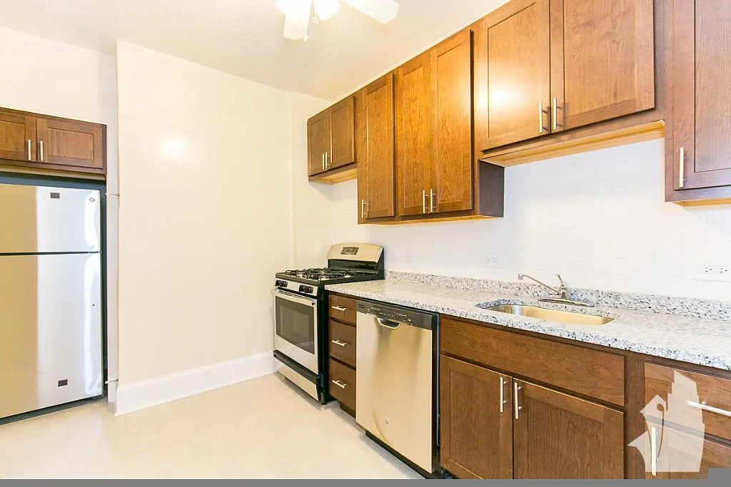 Building Photo - 1615 W Berteau Ave