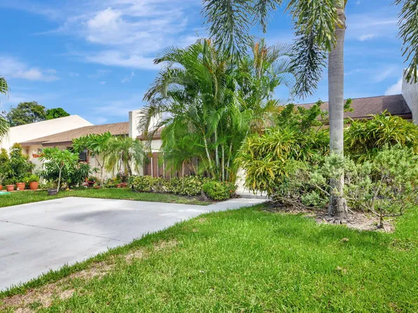 18 Chelsea Lane, Boynton Beach, FL 33426