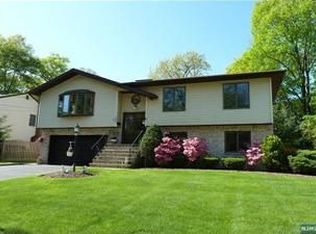 200 W Prospect St, Waldwick, NJ 07463