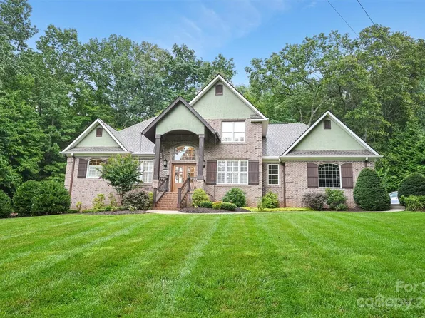 446 Mine Gap Rd, East Flat Rock, NC 28726