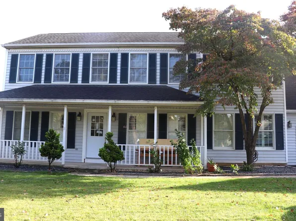 2072 Southpoint Dr, Hummelstown, PA 17036