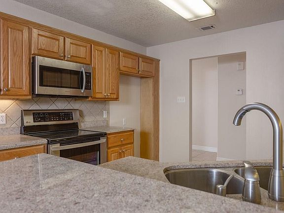 5th image of 1544 Rockhurst Dr