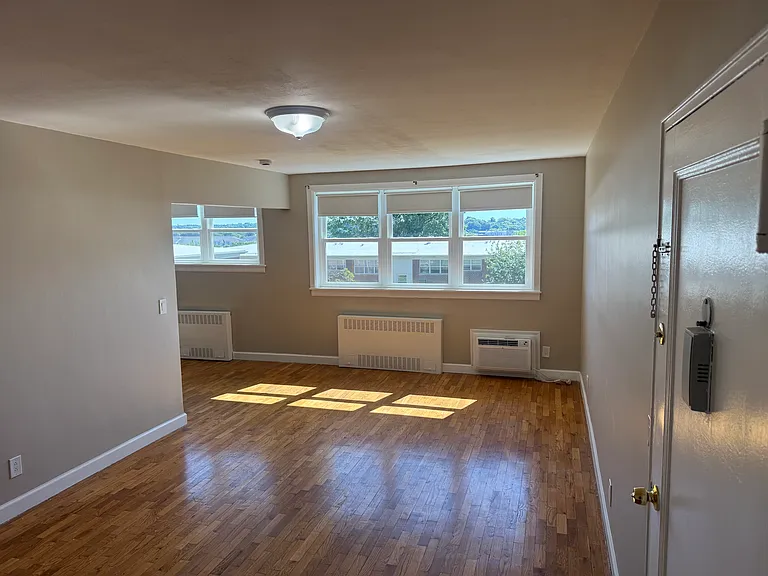 11 Bedford Ave #E4 — Photo 2