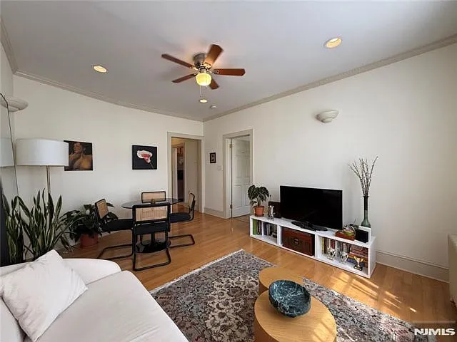 215 Orient Way — Photo 5