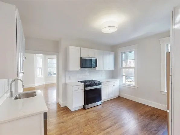104 Williams St Floor 2, Jamaica Plain, MA 02130
