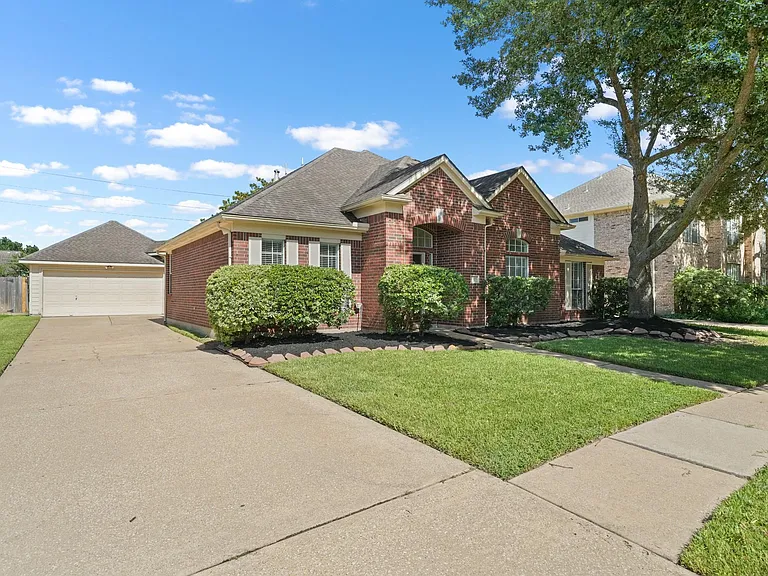 2415 Wyckchester Dr — Photo 2