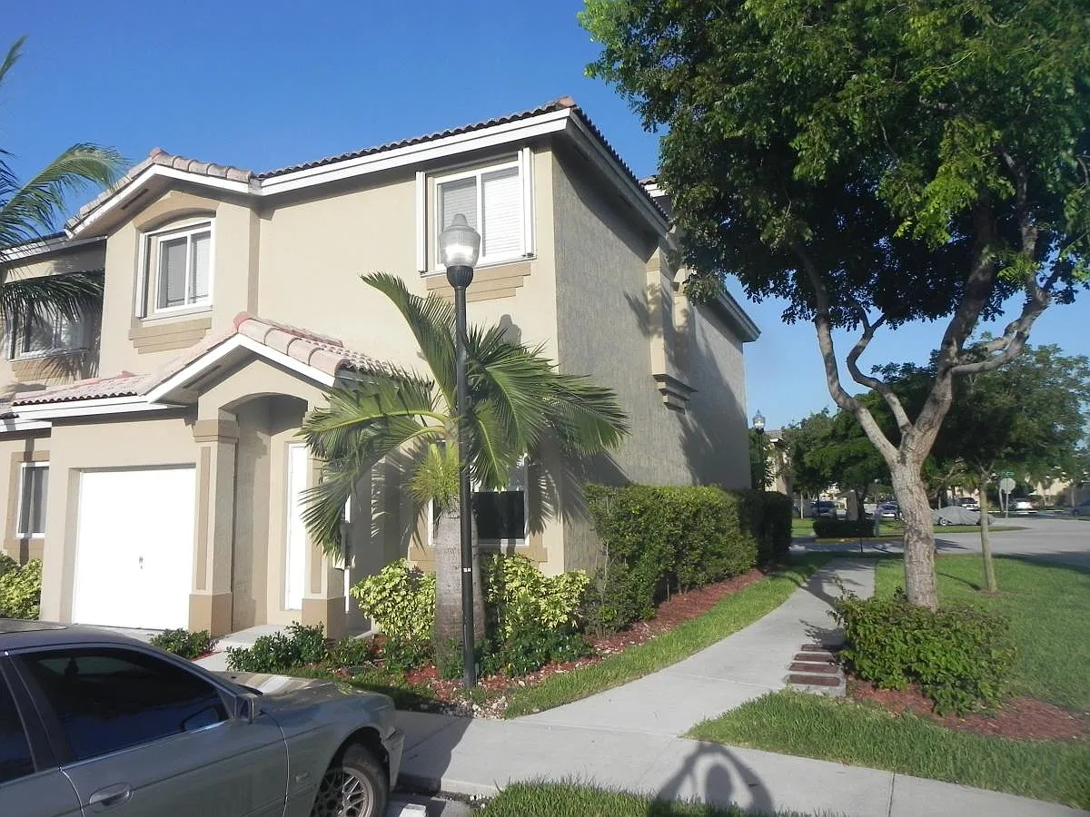 3 bed, 2.5 bath, 1846 sqft, $2,600 — Photo 2