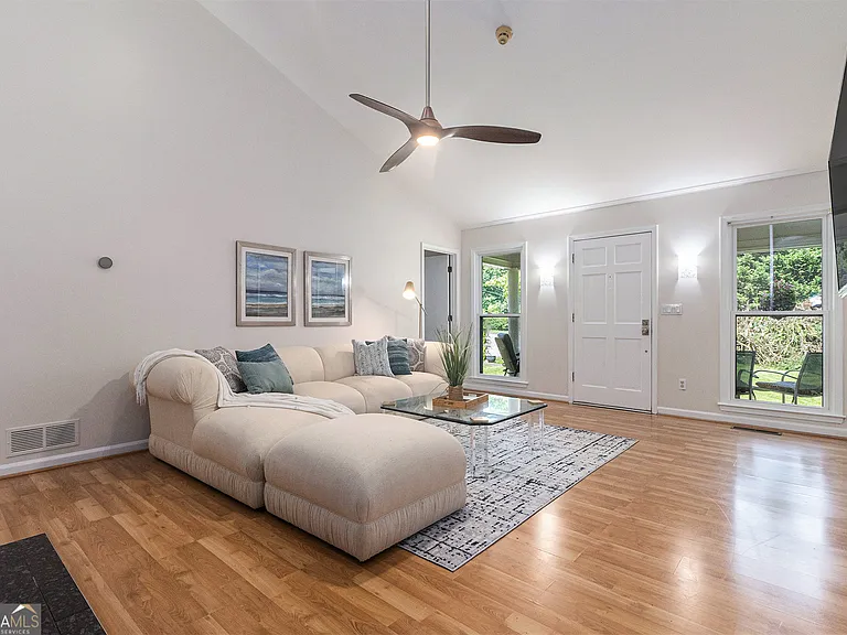 1402 McLendon Dr — Photo 3