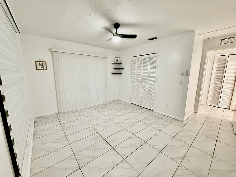912 SE 13th St #3 — Photo 35