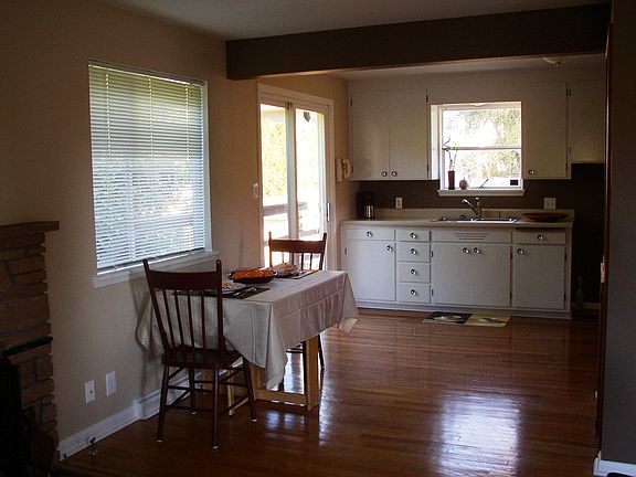 kitchen area w/access to deck and yard