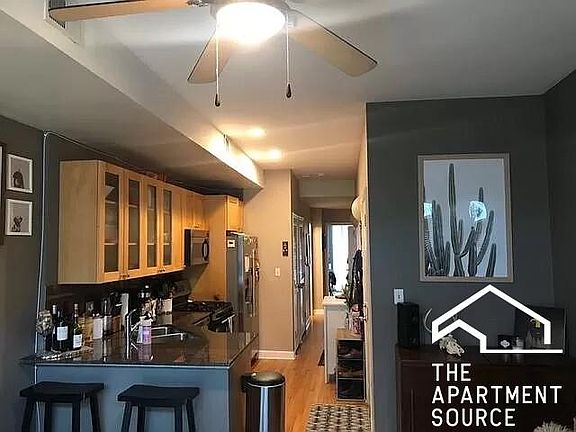 3rd image of 1627 W Grand Ave #1F