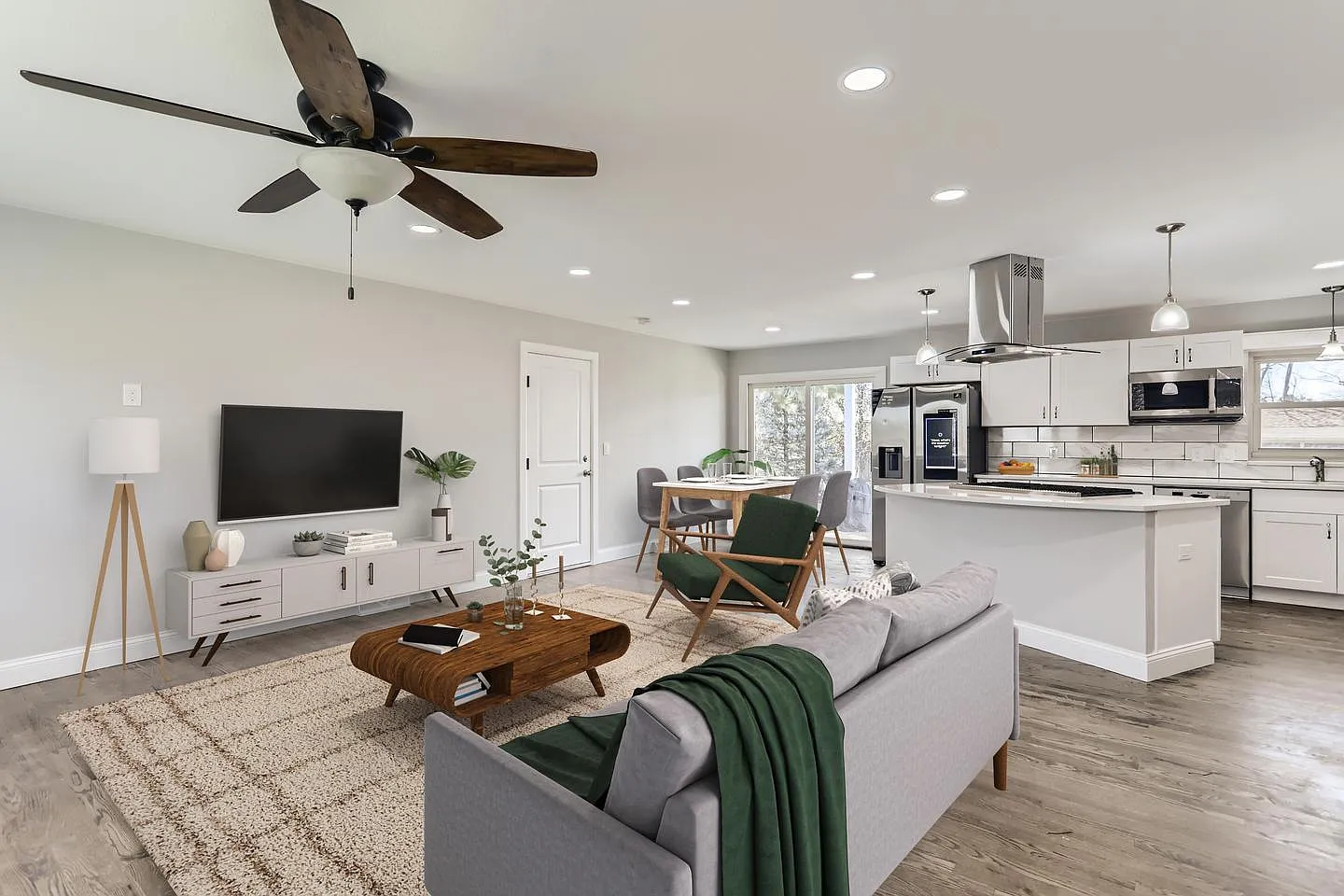 Stunning Hampden South home near Denver Tech Center — Photo 2