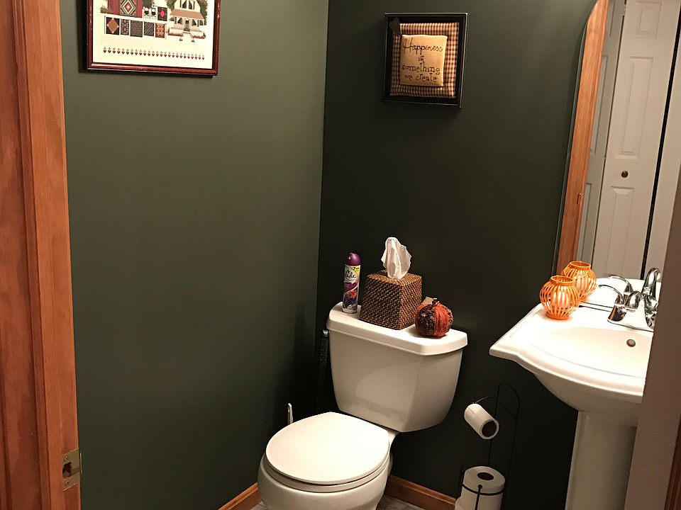 1st image of 115 Queens Ct