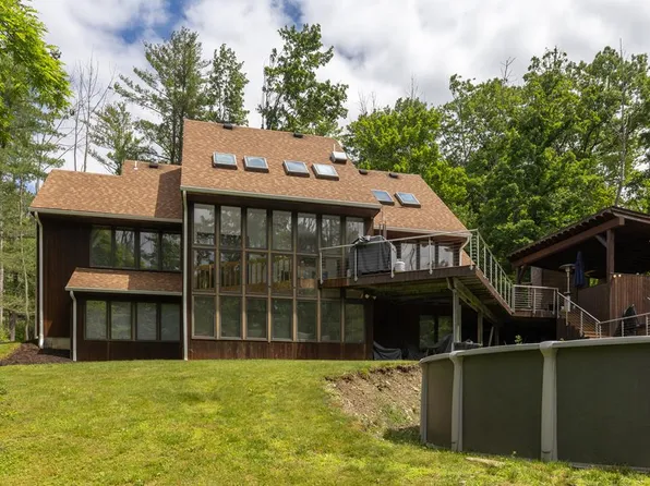 11858 Overlook Dr, Corning, NY 14830