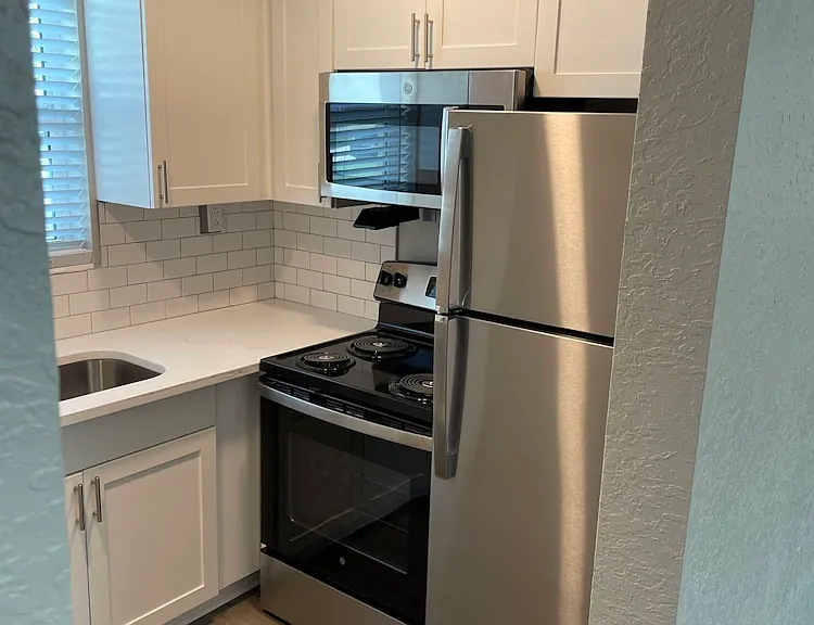 Woodlawn Park Apartments — Photo 13