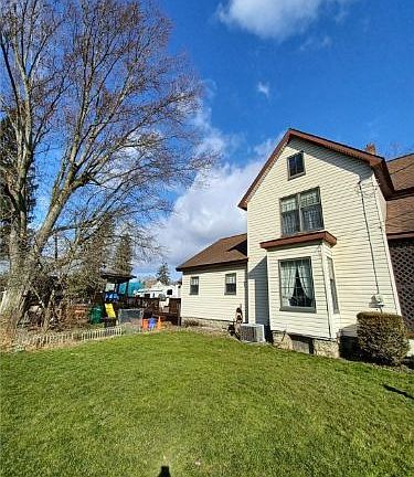 3rd image of 14 Warden St