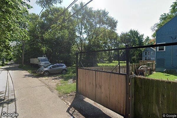2nd image of 936 W 51st Pl