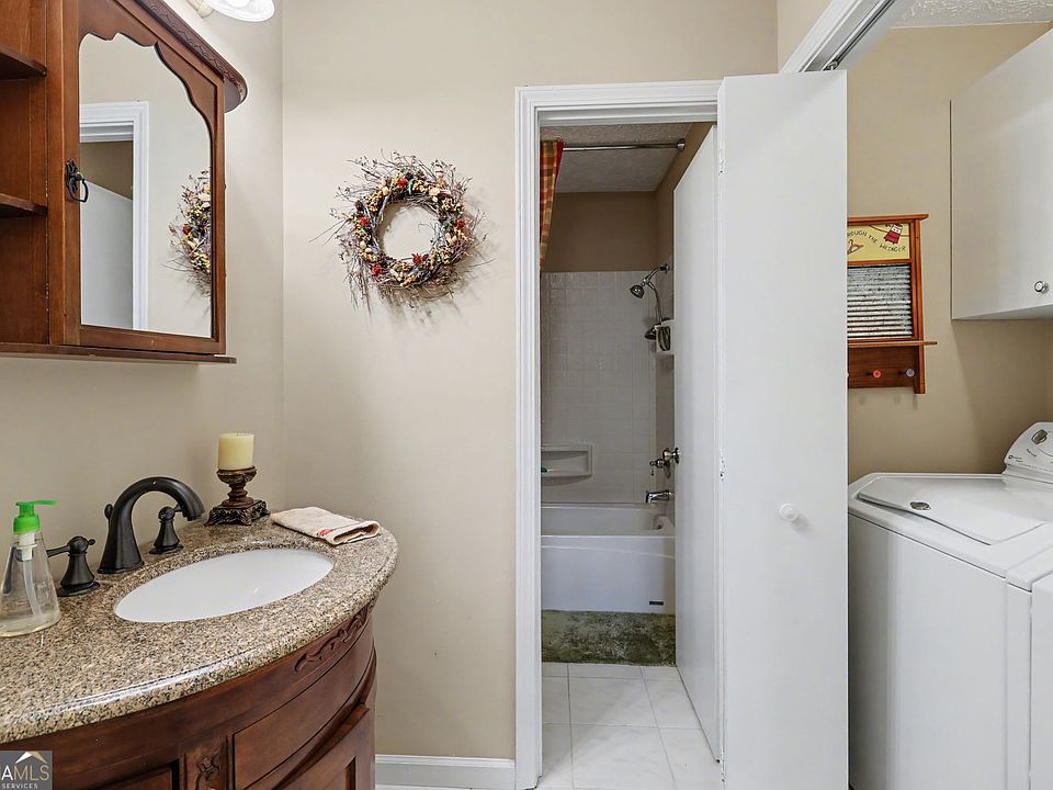 19th image of 542 Eastern Cross Ln