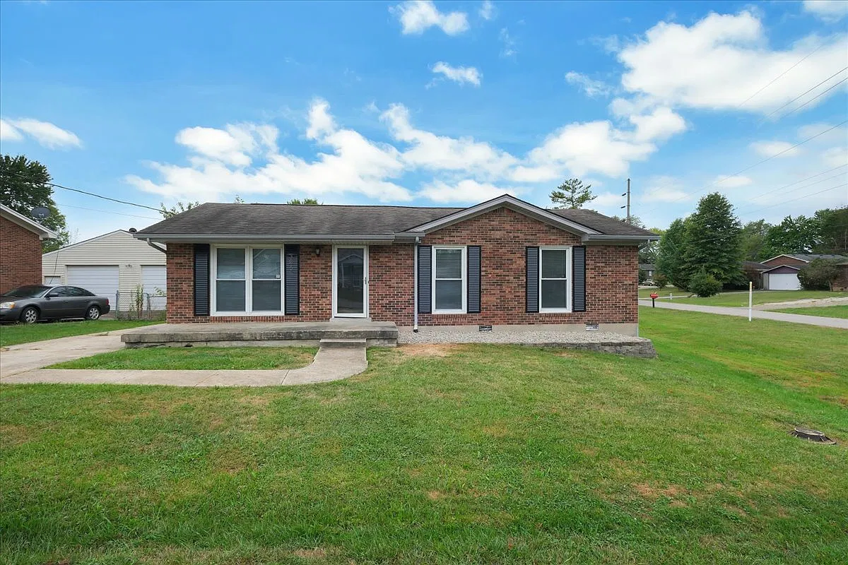 3 bed, 1100 sqft, $1,625 — Photo 1