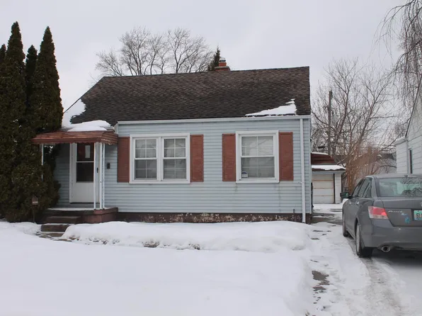 18567 Woodside St, Harper Woods, MI 48225