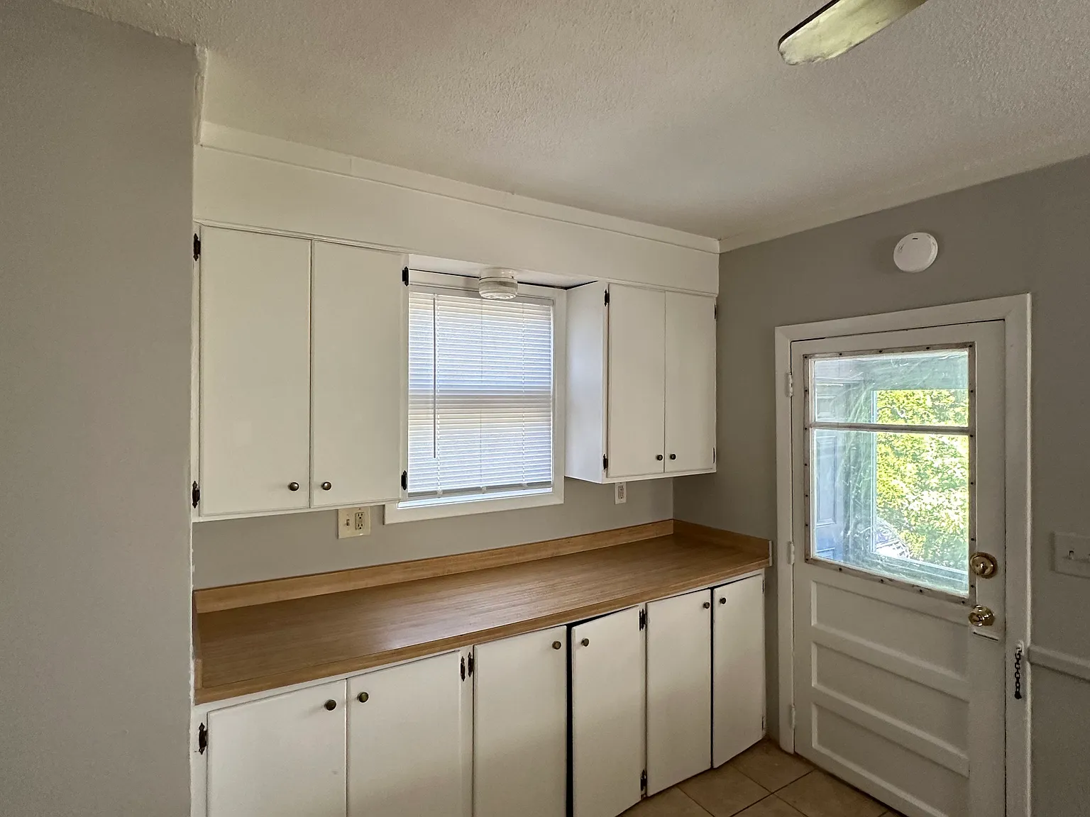 300 W Elm St — Photo 3