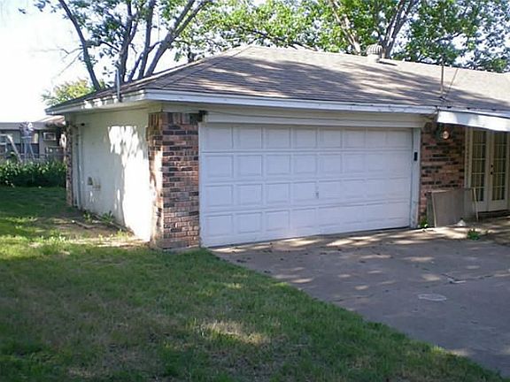 2nd image of 115 Windwood Dr