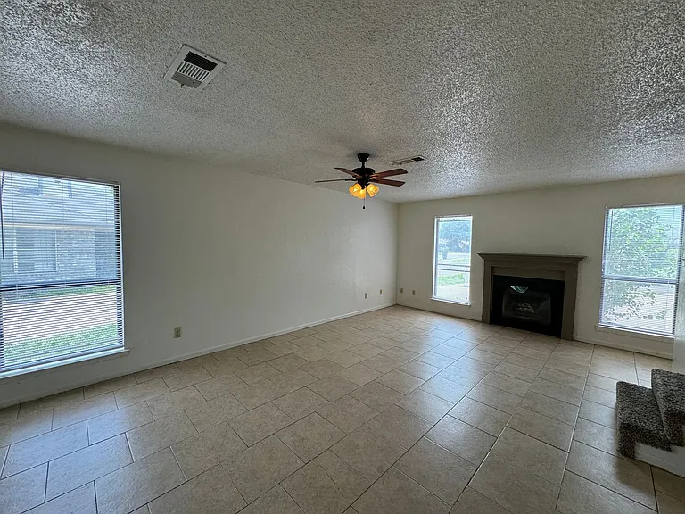 2515 Bermuda Dr — Photo 6