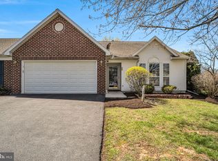 25 Greenfield Dr, Carlisle, PA