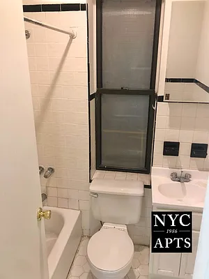 Rented by New York City Apartments | media 30