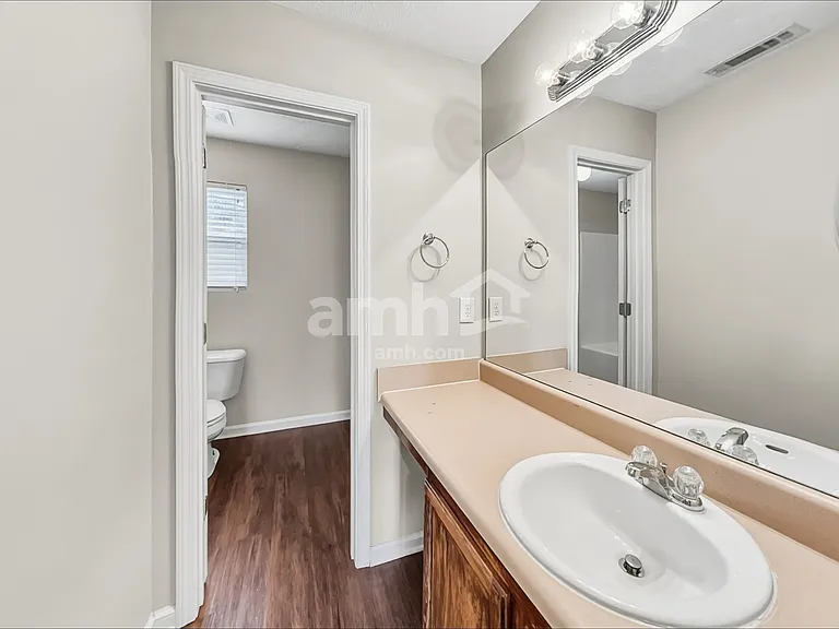 1509 Locomotive Dr NE — Photo 10